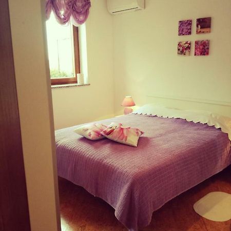 Room Kris With Private Entrance & Private Bathroom Vilanija 외부 사진