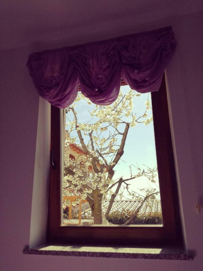 Room Kris With Private Entrance & Private Bathroom Vilanija 외부 사진