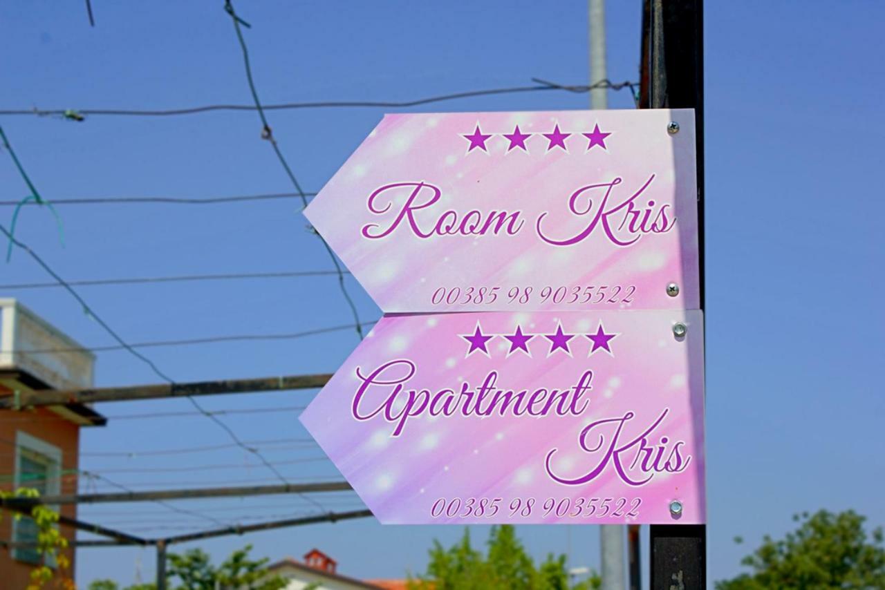 Room Kris With Private Entrance & Private Bathroom Vilanija 외부 사진